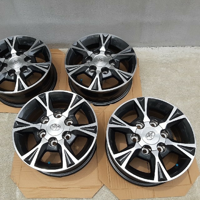 トヨタ ハイエース 純正アルミホイール4本セット ナット付! | フリマアプリ ラクマ