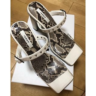 アメリヴィンテージ(Ameri VINTAGE)のclear studs mule(ミュール)