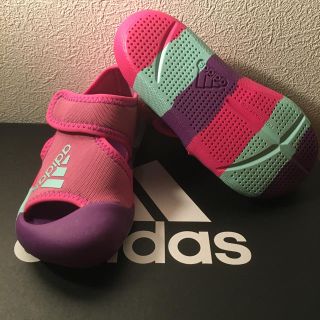 アディダス(adidas)のadidas キッズ　サンダル　15cm  ピンク　新品(サンダル)