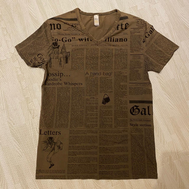 John Galliano(ジョンガリアーノ)の超美品☆John Galliano ジョンガリアーノ ニュースペーパーTシャツ メンズのトップス(Tシャツ/カットソー(半袖/袖なし))の商品写真