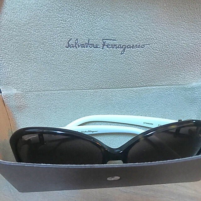 Salvatore Ferragamo(サルヴァトーレフェラガモ)の【お値下】サルバトーレフェラガモ　サングラス レディースのファッション小物(サングラス/メガネ)の商品写真