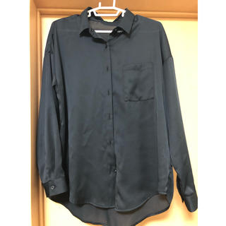 ジーユー(GU)のシアーシャツ　サテンシャツ　ブラック(シャツ/ブラウス(長袖/七分))