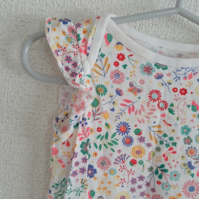 babyGAP(ベビーギャップ)のGAPbaby 小花柄 トロピカルロンパース 70cm キッズ/ベビー/マタニティのベビー服(~85cm)(ロンパース)の商品写真