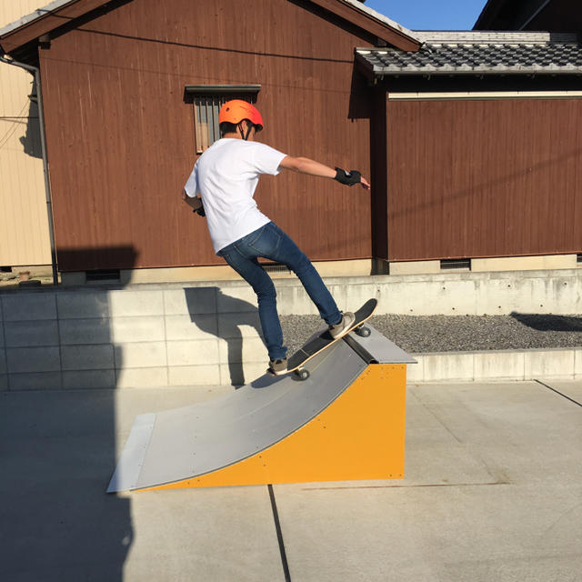ギズモ様専用 スケボー ランプ コスパタイプ 完成品or組立キット 自由設計 スポーツ/アウトドアのスポーツ/アウトドア その他(スケートボード)の商品写真