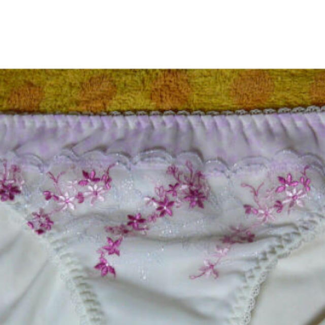 AMO'S STYLE(アモスタイル)のトリンプアモスタイル ショーツ　Mp小花刺繍    レディースの下着/アンダーウェア(ショーツ)の商品写真