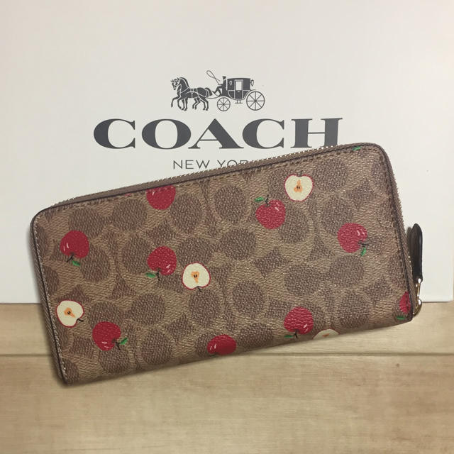 COACH(コーチ)の新品 [COACH コーチ] 長財布 りんご柄 アップル レディースのファッション小物(財布)の商品写真