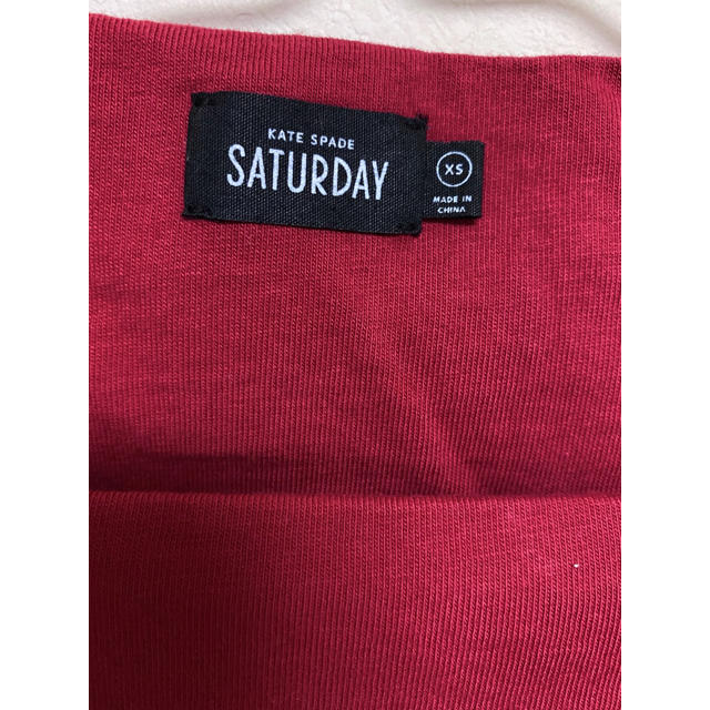 KATE SPADE SATURDAY(ケイトスペードサタデー)のkate spade sunday ケイトスペード 赤 半袖Tシャツ 美品 レディースのトップス(Tシャツ(半袖/袖なし))の商品写真