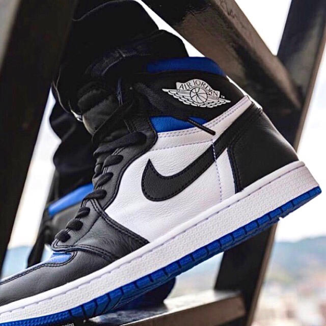 NIKE - 送込28!! NIKE AIR JORDAN1 ロイヤル青黒の通販 by NIKE - 送込28!! NIKE AIR JORDAN1 ロイヤル青黒の通販 by