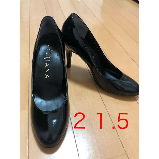 DIANA(ダイアナ)のダイアナ  パンプス　DIANA 黒　エナメル レディースの靴/シューズ(ハイヒール/パンプス)の商品写真