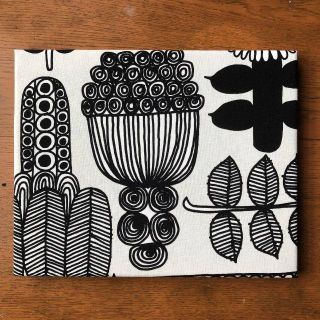 マリメッコ(marimekko)のハンドメイド　marimekko　ファブリックパネル　プータルフリンパルハート３(インテリア雑貨)