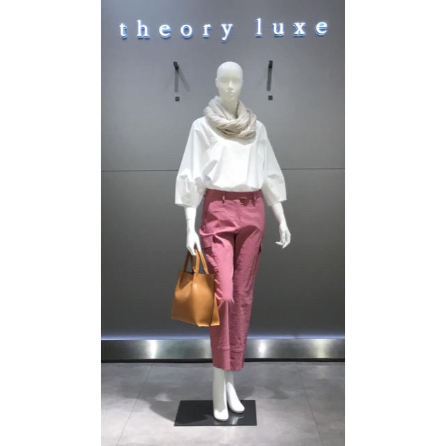 theory(セオリー)のkanae様専用 Theory luxe 18ssカーゴパンツ&18ssスカート レディースのパンツ(カジュアルパンツ)の商品写真