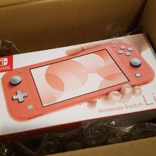 ニンテンドースイッチ(Nintendo Switch)のNintendo Switch lite コーラル 新品 スイッチライト(家庭用ゲーム機本体)