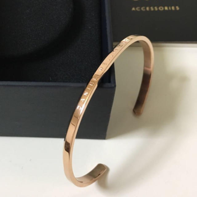 Daniel Wellington(ダニエルウェリントン)の箱無し　ダニエルウェリントンバングル　ローズゴールド　L メンズのアクセサリー(バングル/リストバンド)の商品写真