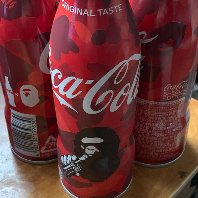 A BATHING APE(アベイシングエイプ)のBape X Coca Cola スリムボトル 250ml ×3本セット 食品/飲料/酒の飲料(ソフトドリンク)の商品写真