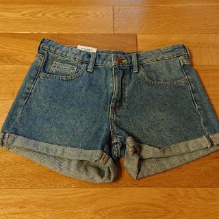 エイチアンドエム(H&M)の【新品未使用】H&M デニム ショートパンツ(Ｓ～M)(ショートパンツ)