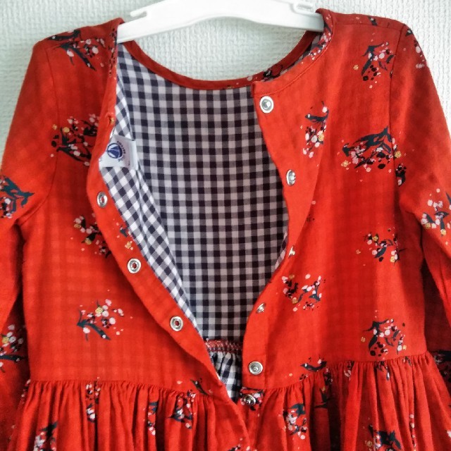 PETIT BATEAU(プチバトー)のセール　110/5ans プチバトー　花柄ワンピース キッズ/ベビー/マタニティのキッズ服女の子用(90cm~)(ワンピース)の商品写真