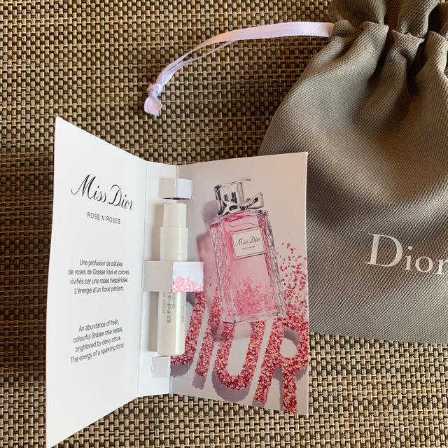 Dior(ディオール)の新品　ディオール　巾着　香水セット　ノベルティ エンタメ/ホビーのコレクション(ノベルティグッズ)の商品写真