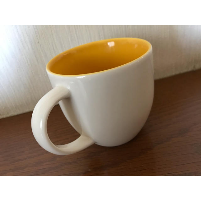 Starbucks Coffee(スターバックスコーヒー)の【最終値下げ】スターバックス Starbucks エンボスロゴ マグカップ インテリア/住まい/日用品のキッチン/食器(グラス/カップ)の商品写真