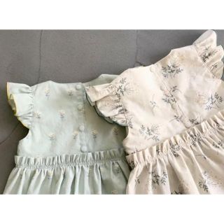 ハンドメイド ベビー服 キッズ服 花柄 フリル ギャザー ワンピース　ナチュラル(ワンピース)