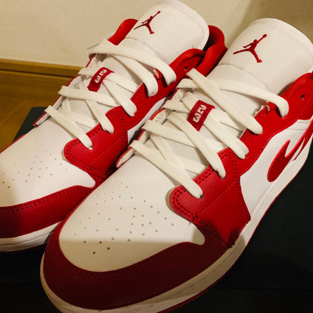 NIKE(ナイキ)のNIKE AIR JORDAN 1 low gym red / white メンズの靴/シューズ(スニーカー)の商品写真