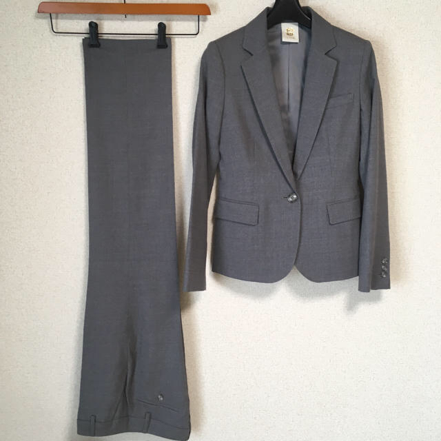 Le souk(ルスーク)のルスーク LE SOUK パンツスーツ 上36下38 W74 グレー DMW レディースのフォーマル/ドレス(スーツ)の商品写真
