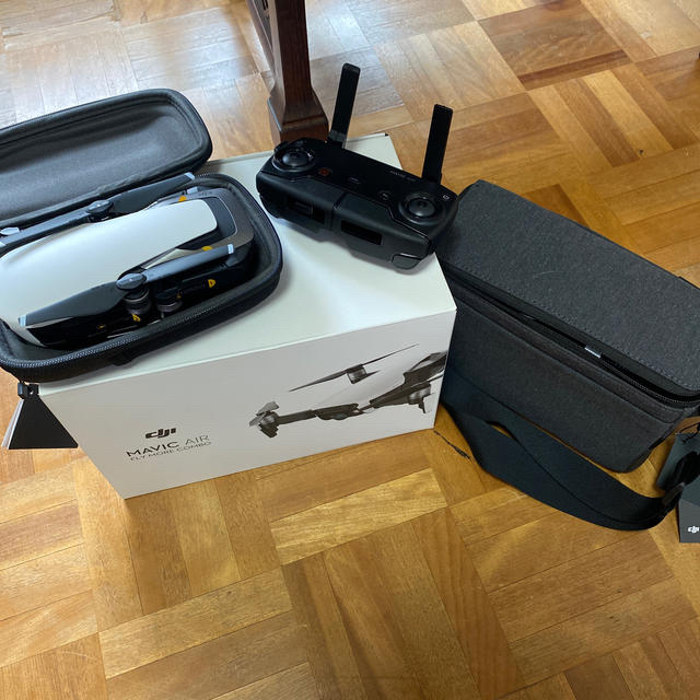 試験飛行のみ DJI MAVIC AIR FLY MORE COMBO ドローン エンタメ/ホビーのテーブルゲーム/ホビー(航空機)の商品写真