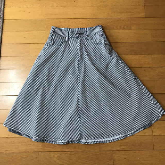 Lee(リー)の☆値下げ☆ Lee スカート　XS 160 ブルー　ストライプ キッズ/ベビー/マタニティのキッズ服女の子用(90cm~)(スカート)の商品写真