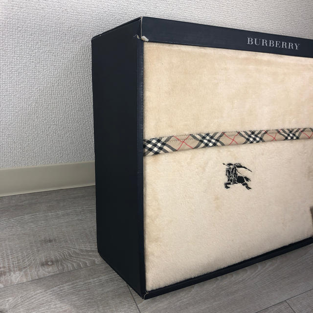 BURBERRY(バーバリー)の【かさ様専用】BURBERRY シール織綿毛布　クリーム色 インテリア/住まい/日用品の寝具(毛布)の商品写真