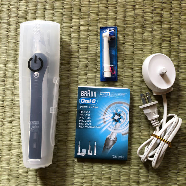 BRAUN(ブラウン)のBRAUN OralB PRO 2000 ブラウン オーラルB PRO2000 スマホ/家電/カメラの美容/健康(電動歯ブラシ)の商品写真