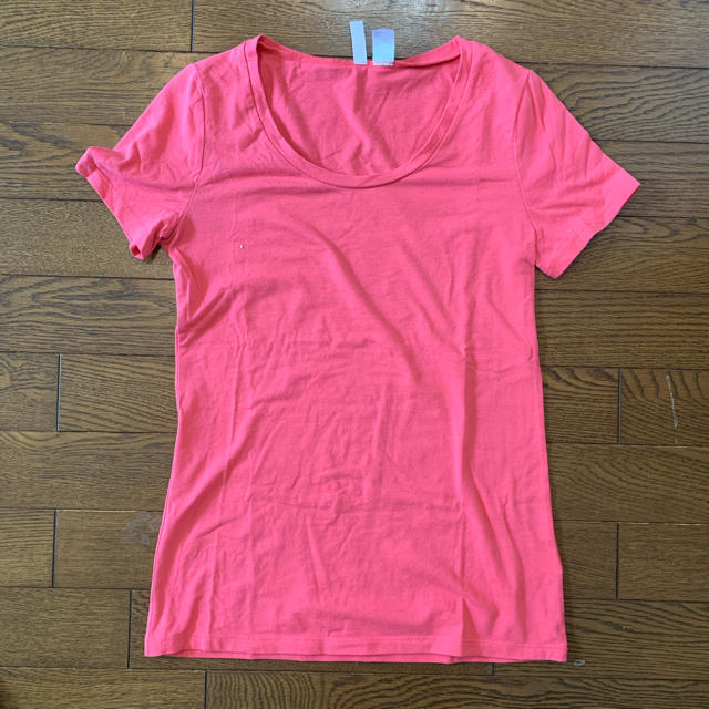 GU(ジーユー)のGU h&m ネオンカラー Tシャツ レディースのトップス(Tシャツ(半袖/袖なし))の商品写真