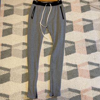 フィアオブゴッド(FEAR OF GOD)のFOG essentials  グレー パンツ sサイズ(その他)