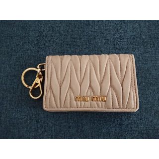 ミュウミュウ(miumiu)のmiu miu パスケース 名刺ケース ベージュ(名刺入れ/定期入れ)