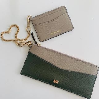 マイケルコース(Michael Kors)のマイケルコース 美品 カードケース カーキ　ベージュ(名刺入れ/定期入れ)