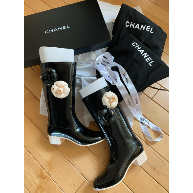 CHANEL(シャネル)のa．y様ご専用！スペシャル価格！！CHANELカメリアレインブーツ　　新品未使用 レディースの靴/シューズ(レインブーツ/長靴)の商品写真