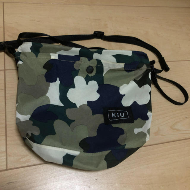 KiU(キウ)の最終価格！　KiU ショルダーバッグ　サコッシュ　 レディースのバッグ(ショルダーバッグ)の商品写真