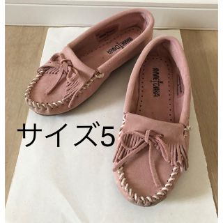 ミネトンカ(Minnetonka)のミネトンカ モカシン　ピンク　スエード(スリッポン/モカシン)