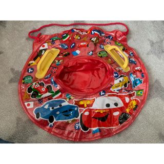 ディズニー(Disney)のcars kids 持ち手付き足入れ浮き輪(マリン/スイミング)