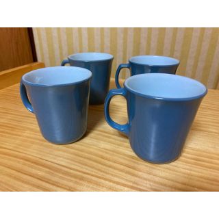 パイレックス(Pyrex)の[最終値下げ]Old Pyrex ブルーマグ4個セット(グラス/カップ)