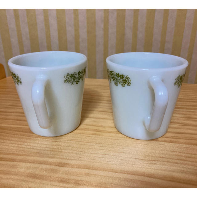 Pyrex(パイレックス)の[最終値下げ]Old Pyrex クレイジーデイジー柄マグ　2個セット インテリア/住まい/日用品のキッチン/食器(グラス/カップ)の商品写真