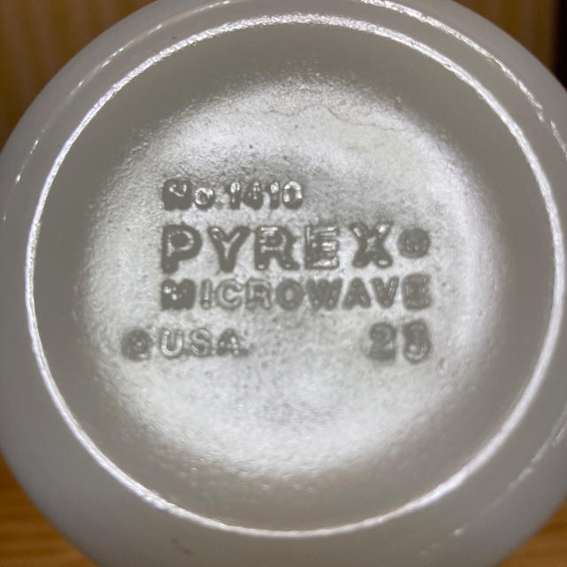 Pyrex(パイレックス)の[最終値下げ]Old Pyrex クレイジーデイジー柄マグ　2個セット インテリア/住まい/日用品のキッチン/食器(グラス/カップ)の商品写真