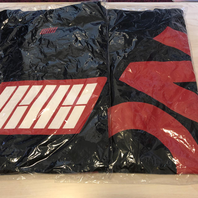 iKON(アイコン)のiKON Tシャツ 2枚セット エンタメ/ホビーのタレントグッズ(アイドルグッズ)の商品写真