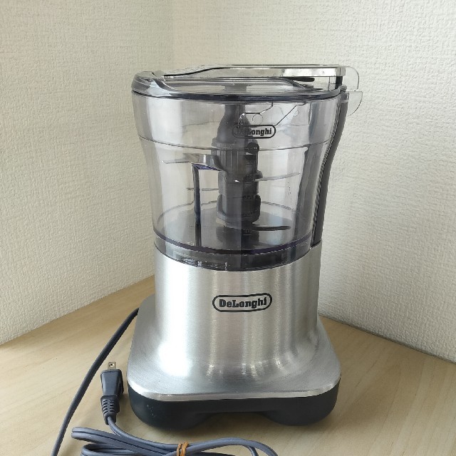 DeLonghi(デロンギ)の【デロンギ】家庭用ミニフードプロセッサー スマホ/家電/カメラの調理家電(フードプロセッサー)の商品写真