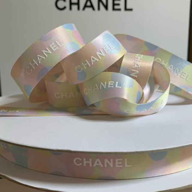 CHANEL(シャネル)のCHANEL ラッピング リボン レインボー 1m インテリア/住まい/日用品のオフィス用品(ラッピング/包装)の商品写真