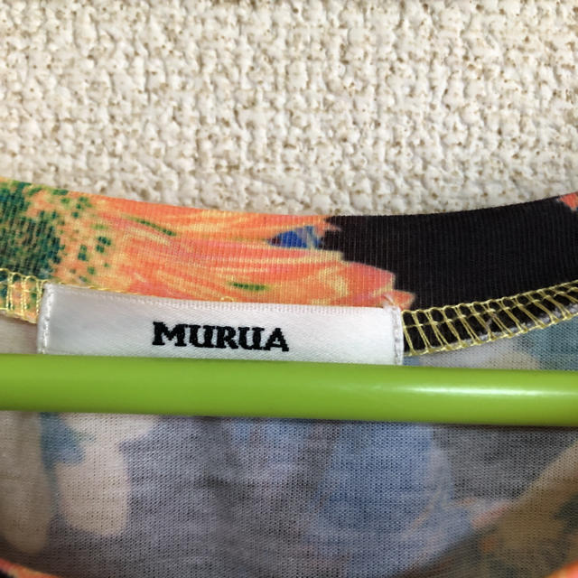 MURUA(ムルーア)のMURUA 花柄ショート丈カットソー レディースのトップス(カットソー(半袖/袖なし))の商品写真