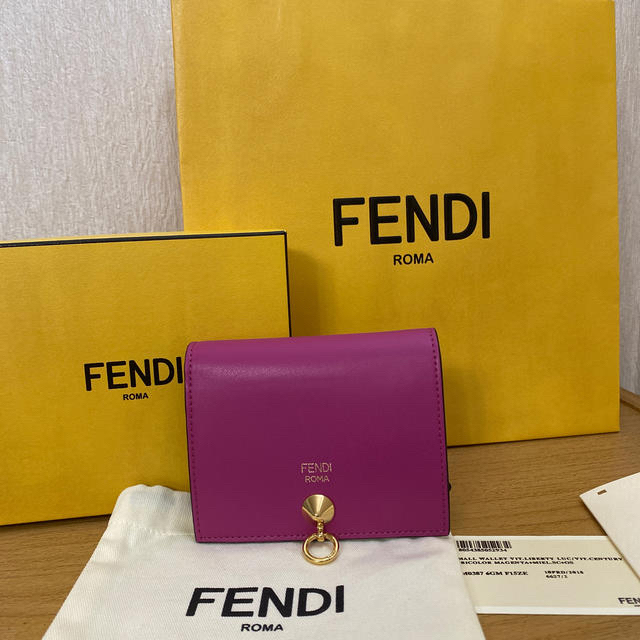 FENDI(フェンディ)の新品未使用　フェンディ　コンパクト　財布 レディースのファッション小物(財布)の商品写真