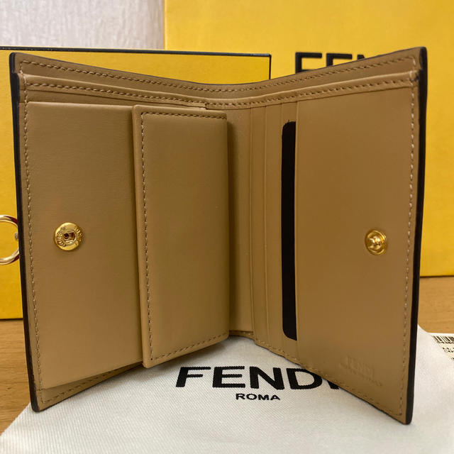 FENDI(フェンディ)の新品未使用　フェンディ　コンパクト　財布 レディースのファッション小物(財布)の商品写真