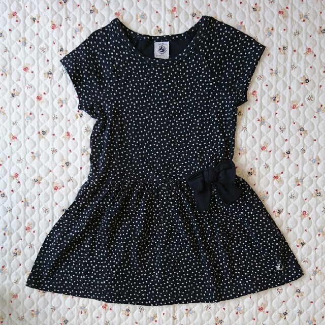 PETIT BATEAU(プチバトー)のプチバトー ネイビードット ワンピース 3ans95cm キッズ/ベビー/マタニティのキッズ服女の子用(90cm~)(ワンピース)の商品写真