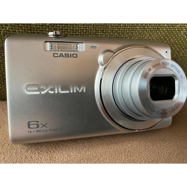 CASIO(カシオ)のカシオデジタルカメラ　CASIO EX-ZS29 スマホ/家電/カメラのカメラ(コンパクトデジタルカメラ)の商品写真