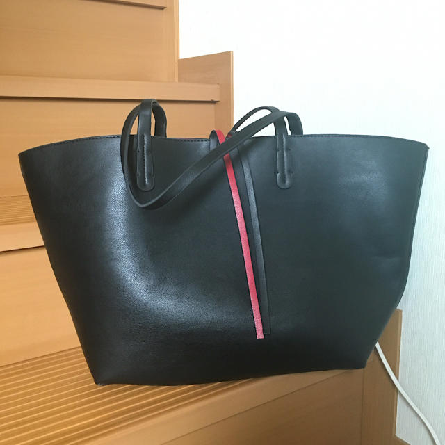 ZARA(ザラ)のZARA フェイクレザー トート レディースのバッグ(トートバッグ)の商品写真