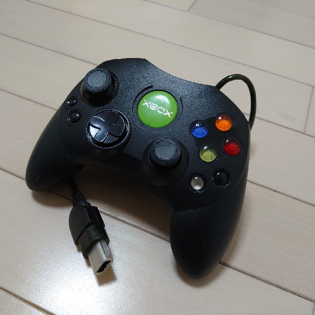 Xbox(エックスボックス)のxbox用コントローラー・ブラック エンタメ/ホビーのゲームソフト/ゲーム機本体(家庭用ゲーム機本体)の商品写真